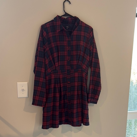 Lulu's Red and Blue Buttoned Tie Front Shirt Dress - Picture 2 of 6